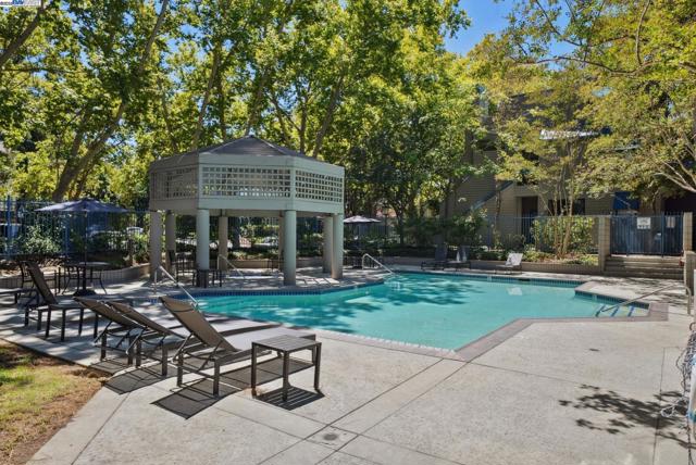1089 Foxchase Dr, San Jose CA: https://media.crmls.org/mediaz/4275cb8a-9a53-4adc-bf31-8871c3362ccd.jpg
