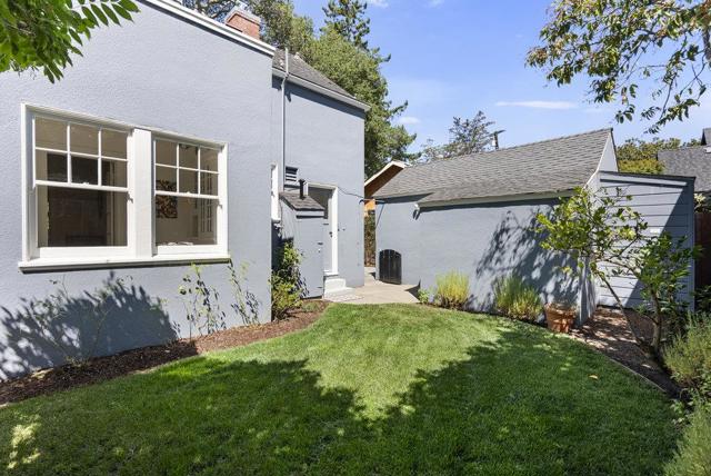774 Edgewood Road, San Mateo CA: https://media.crmls.org/mediaz/4275feb3-f455-4aa3-9464-b7caecd01aae.jpg
