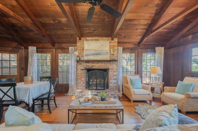 1034 Hillside Avenue, Pacific Grove CA: https://media.crmls.org/mediaz/427607a7-658e-4468-aee7-aac690896c5f.jpg