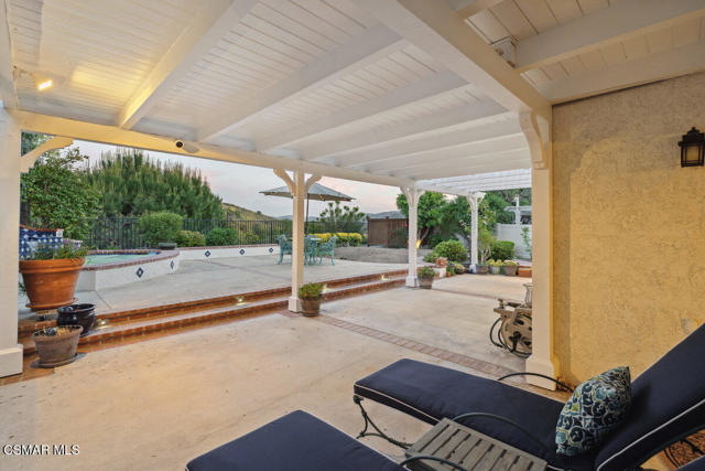 6690 Oak Springs Drive, Oak Park CA: https://media.crmls.org/mediaz/4276452b-341f-4f89-bef4-c360e15c25ba.jpg