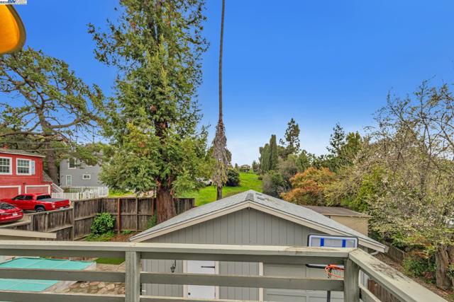 2019 E St, Hayward CA: https://media.crmls.org/mediaz/4276c947-5f2e-4367-b6fd-eca36c5924c6.jpg