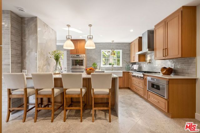 2276 La Granada Drive, Los Angeles CA: https://media.crmls.org/mediaz/4276da1b-7273-4c8b-81a6-9427998c1ba9.jpg