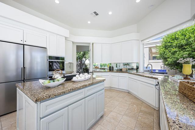 75070 Muirfield Court, Indian Wells CA: https://media.crmls.org/mediaz/4276ea7f-6fd8-4165-a04b-2a9fc4b29ad5.jpg