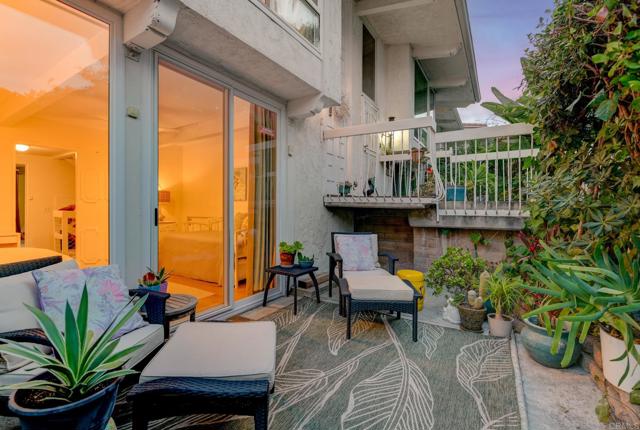 Detail Gallery Image 3 of 34 For 2323 Caringa Way #16,  Carlsbad,  CA 92009 - 2 Beds | 2 Baths
