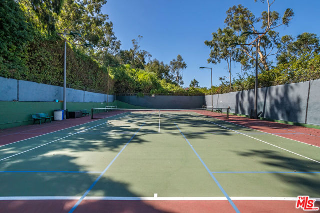 2870 Angelo Drive, Los Angeles CA: https://media.crmls.org/mediaz/42772113-c9c8-4ba6-a72a-de22948c56fb.jpg