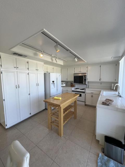 75 Calle Encinitas, Rancho Mirage CA: https://media.crmls.org/mediaz/42779680-90bb-45d9-9776-bcbdc3153d73.jpg