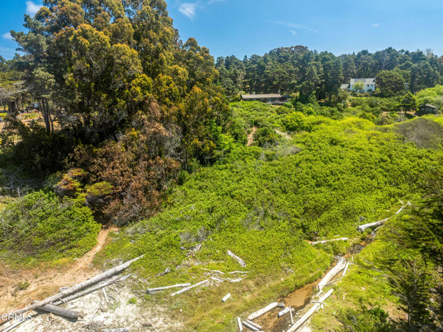 16920 Ocean Drive, Fort Bragg CA: https://media.crmls.org/mediaz/4277a9b8-a344-4512-ac0a-3332cef39f0c.jpg