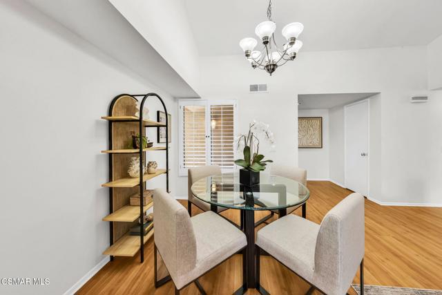 769 Birchpark Circle, Thousand Oaks CA: https://media.crmls.org/mediaz/42783cbc-92a0-423b-a525-a2e7716d0f12.jpg