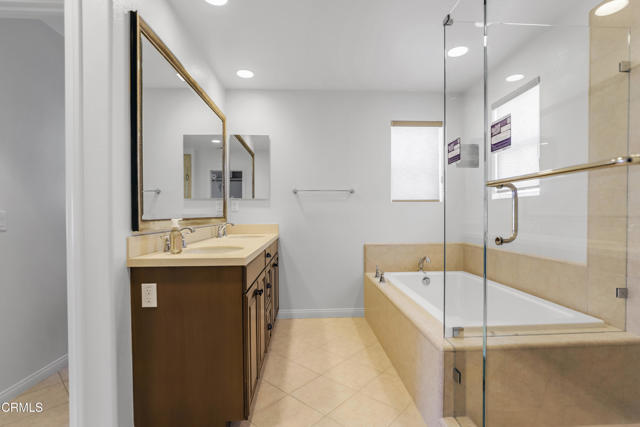 665 Tiber River Way, Oxnard CA: https://media.crmls.org/mediaz/42785c28-2383-4bb6-b5c0-1d8d3bc63ebe.jpg