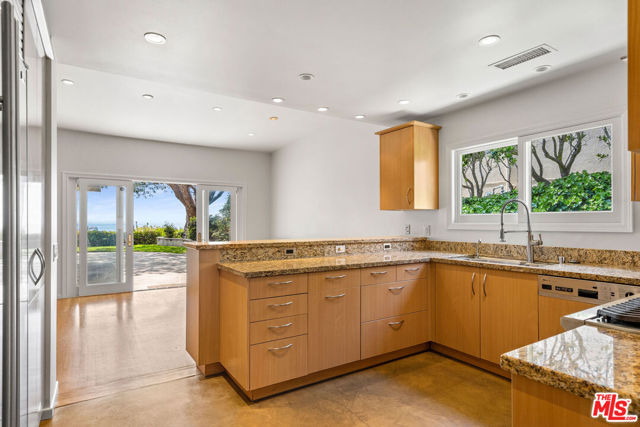 3444 Cloudcroft Drive, Malibu CA: https://media.crmls.org/mediaz/42794092-bb80-43e8-99d5-190779bdd9b9.jpg