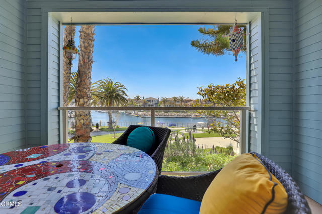 1524 Seabridge Lane, Oxnard CA: https://media.crmls.org/mediaz/4279bd8f-65ec-443d-8171-8a21ccbd8998.jpg