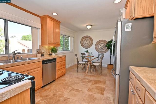 1805 Ptarmigan Dr, Walnut Creek CA: https://media.crmls.org/mediaz/4279dace-c292-4171-bd9c-21e944b87524.jpg
