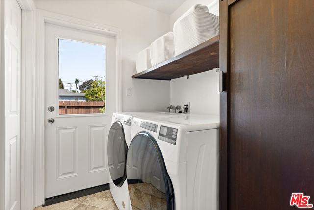 7818 Toland Avenue, Los Angeles CA: https://media.crmls.org/mediaz/4279ed5e-93d2-4e4e-a5c0-168e7f1103d8.jpg