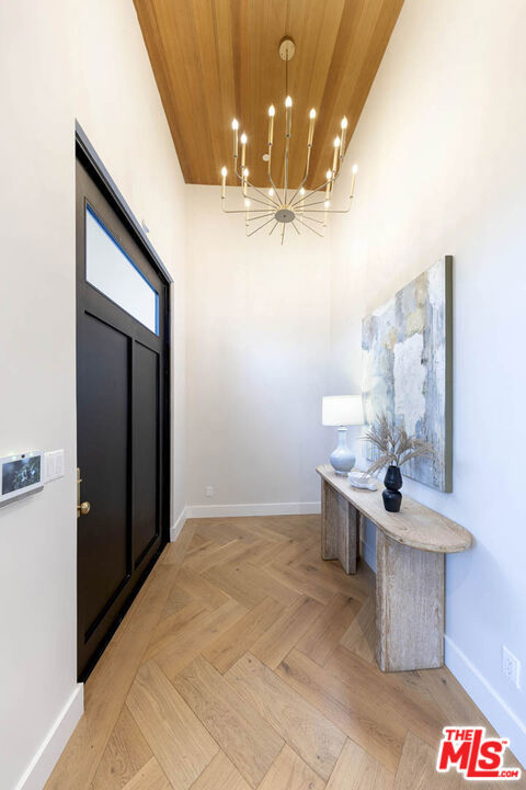 123 S Kilkea Drive, Los Angeles CA: https://media.crmls.org/mediaz/427a890d-2e7f-45f4-be6d-57e7376fa12f.jpg