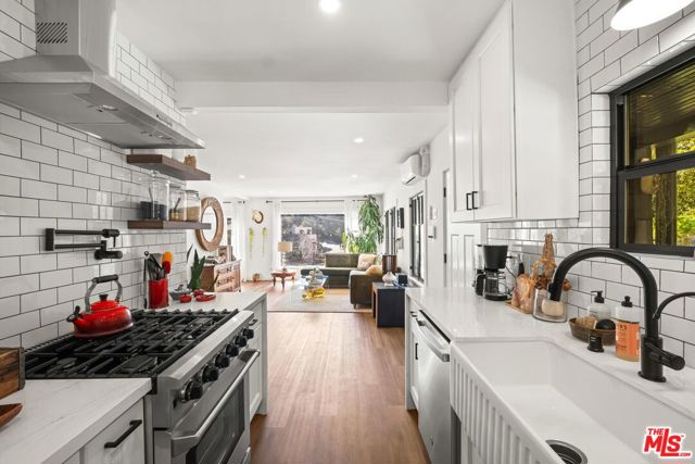 2108 Tavern Trail, Los Angeles CA: https://media.crmls.org/mediaz/427ae0fd-1d8a-4262-9297-bc5fef5001a4.jpg
