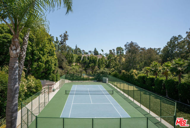 16727 Camino Sierra Del Sur Drive, Rancho Santa Fe CA: https://media.crmls.org/mediaz/427b0929-fbe2-40c3-b6ce-a9592fa4d62c.jpg
