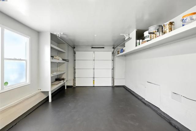 4030 Edwards Ave, Oakland CA: https://media.crmls.org/mediaz/427b17f5-5eb0-4ee0-a0f4-bfaa3b76a6b3.jpg