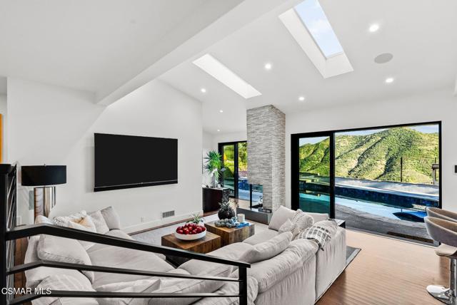 31460 Glenbridge Road, Westlake Village CA: https://media.crmls.org/mediaz/427b317a-d8e2-4e46-b29a-a4496c092bec.jpg