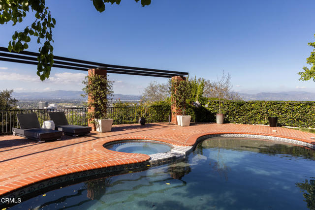 Detail Gallery Image 28 of 33 For 14593 Deervale Pl, Sherman Oaks,  CA 91403 - 4 Beds | 4 Baths