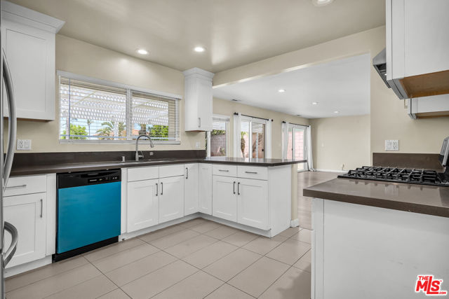 5137 Reynier Avenue, Los Angeles CA: https://media.crmls.org/mediaz/427b6381-178f-4a4e-8fb3-1c0385ab7500.jpg