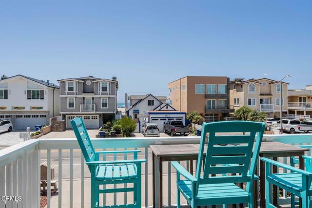 2120 Ocean Drive, Oxnard CA: https://media.crmls.org/mediaz/427c23dc-be31-4158-bf66-734765135d63.jpg