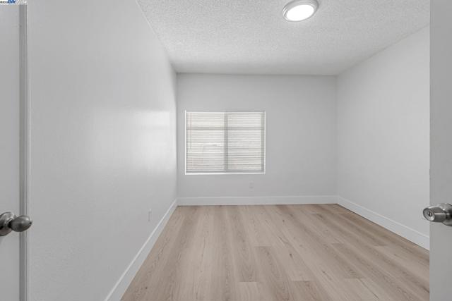 1290 Canterbury, Hercules CA: https://media.crmls.org/mediaz/427d3815-51a9-40e1-942c-8eaa123f4abb.jpg