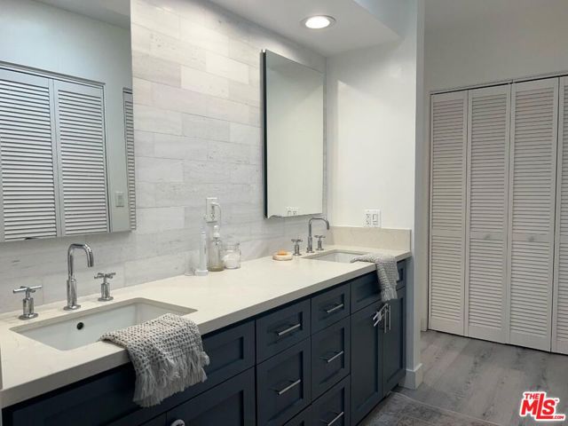 13065 Mindanao Way, Marina del Rey CA: https://media.crmls.org/mediaz/427d48c9-13d9-47cf-bc41-0544c0042ffd.jpg