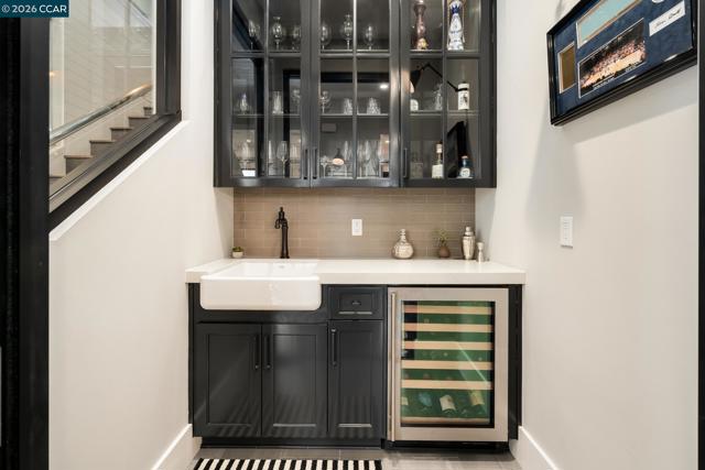 Image 8 of 59 For 401 Legacy Dr