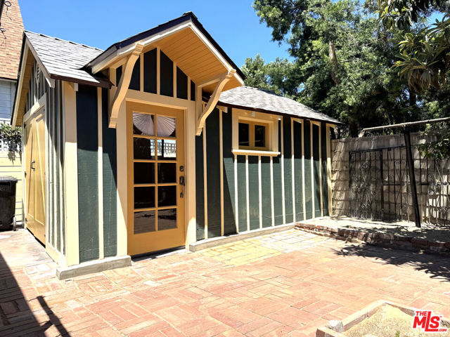 334 Belmont Avenue, Los Angeles CA: https://media.crmls.org/mediaz/427d7e92-952c-4d6d-88ed-1f64450c427d.jpg