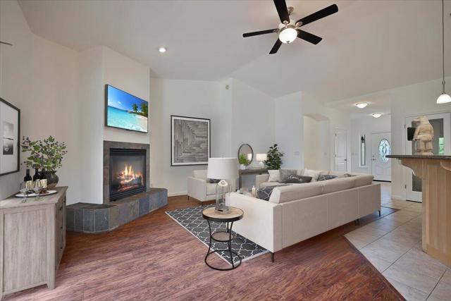 1685 American River Trail,  CA: https://media.crmls.org/mediaz/427dbdad-e29e-40a6-a415-d3b1275dcbee.jpg