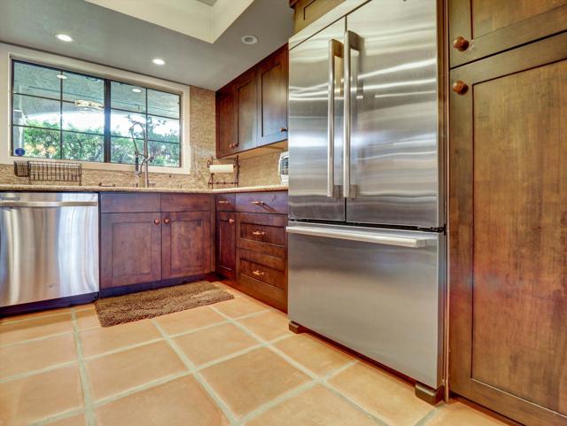 2001 E Camino Parocela, Palm Springs CA: https://media.crmls.org/mediaz/427e1efb-3dd6-4959-a44d-68ff855e329c.jpg