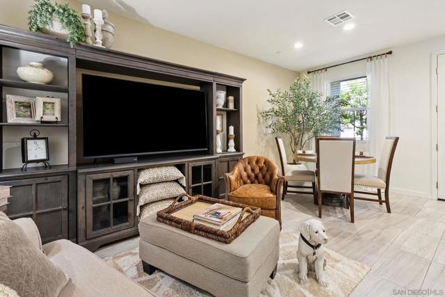 4132 Calle Arbol, Oceanside CA: https://media.crmls.org/mediaz/427e3f83-a40c-44d5-85e4-11f78b7ac164.jpg