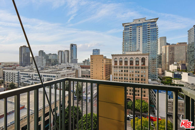 849 S Broadway, Los Angeles CA: https://media.crmls.org/mediaz/427eb3a8-b3ce-433c-8f9b-7938ccf7d269.jpg