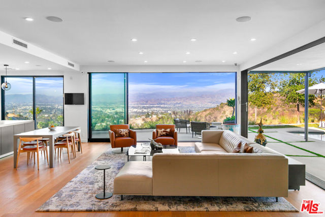 8545 Charl Lane, Los Angeles CA: https://media.crmls.org/mediaz/427ecaac-bef6-428c-81ea-d16623e47c46.jpg