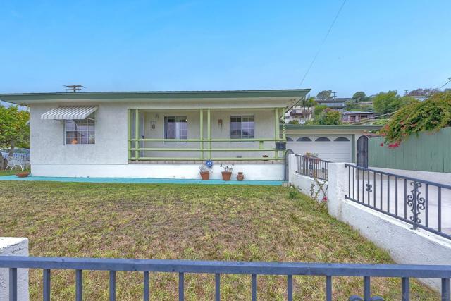 1852 Locust St, San Diego CA: https://media.crmls.org/mediaz/427f7cbe-1f21-4eec-b3ee-e11e4a611a13.jpg