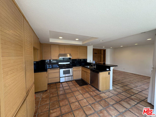 24715 Calle Largo, Calabasas CA: https://media.crmls.org/mediaz/427f9c8a-1048-4065-85f0-e6f06dbcf51f.jpg