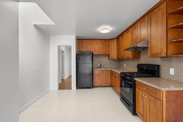 959 Avalon Avenue, San Francisco CA: https://media.crmls.org/mediaz/42800602-5fd3-45d2-a511-6dc98b2e0a9e.jpg