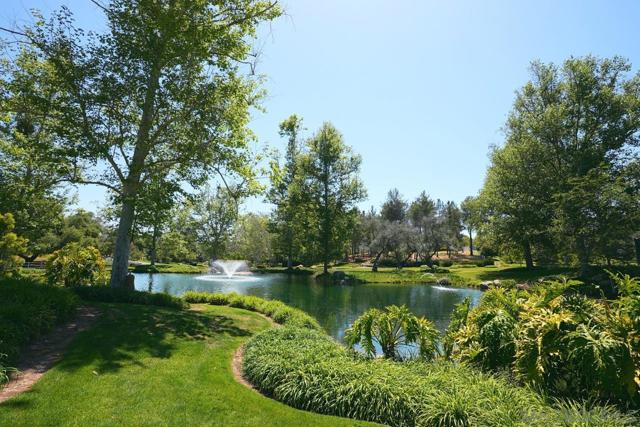 11 Country Glen Rd, Fallbrook CA: https://media.crmls.org/mediaz/42802a48-1d33-448a-8a85-c40b00975311.jpg