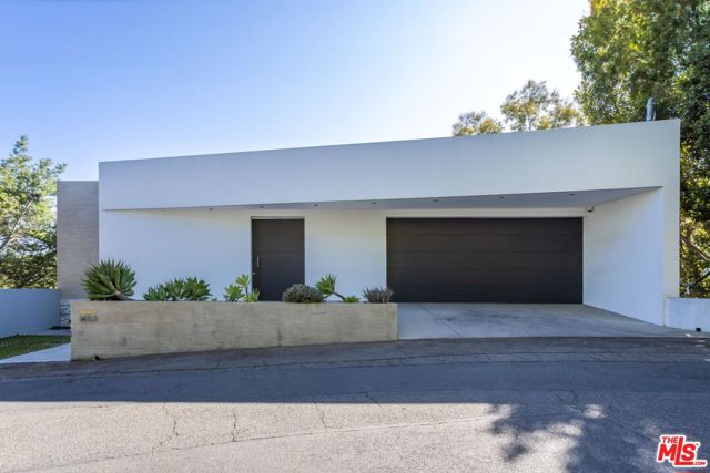 1853 Sunset Plaza Drive, Los Angeles CA: https://media.crmls.org/mediaz/42803f4c-9d22-43f7-bd6d-6e4270bc0c04.jpg