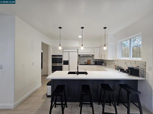 2785 Butters Dr, Oakland CA: https://media.crmls.org/mediaz/42819e74-193b-4961-8eef-0296e7bc11de.jpg