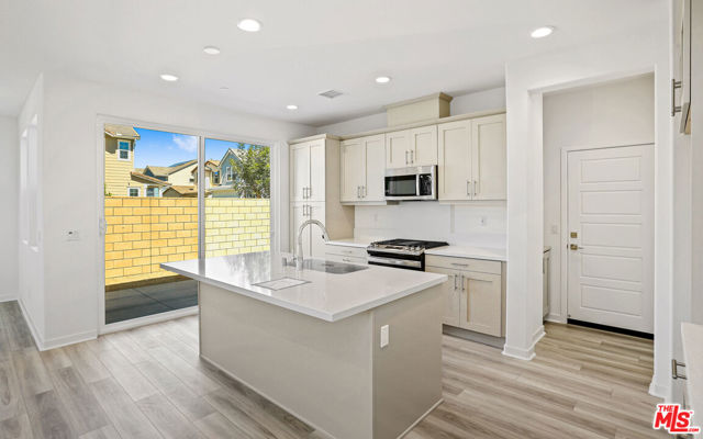 13889 Bell Way, Fontana CA: https://media.crmls.org/mediaz/4281ba9e-7ad1-49c9-8f18-577c76524995.jpg