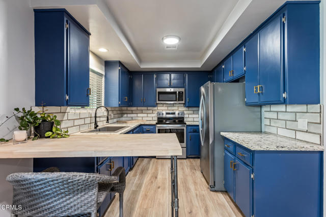 385 Cliff Drive, Pasadena CA: https://media.crmls.org/mediaz/4281fcd0-8905-4f6a-a53e-015869299303.jpg