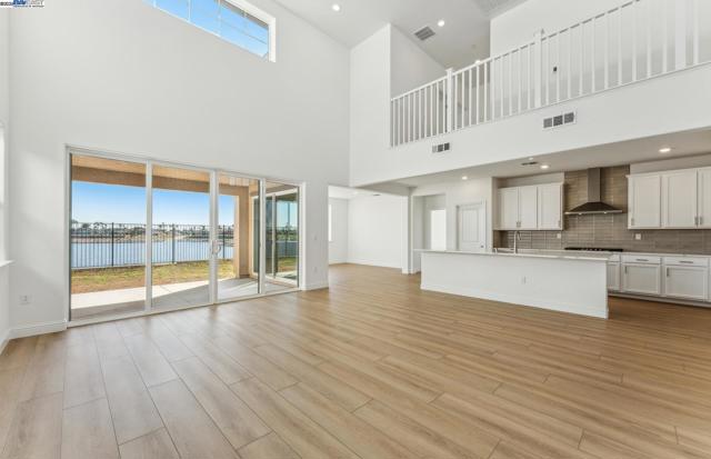1062 Bradbury Dr, Discovery Bay CA: https://media.crmls.org/mediaz/42828969-a5a9-4847-b0b5-fdfc5b70e2fe.jpg