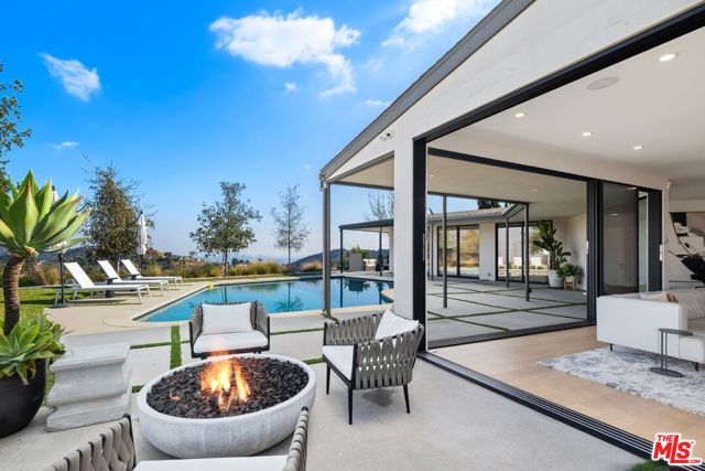 8545 Charl Lane, Los Angeles CA: https://media.crmls.org/mediaz/42839fbf-2ce8-4b51-b550-76437bb73d56.jpg