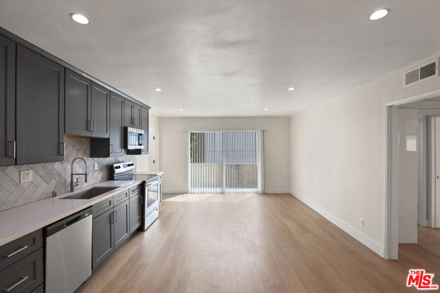 1821 S Bentley Avenue, Los Angeles CA: https://media.crmls.org/mediaz/4283d10f-e2eb-4c6a-9682-dee02b9d0c79.jpg
