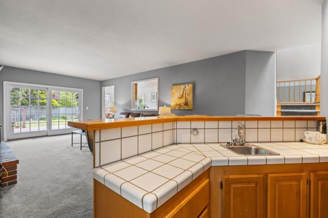 315 Valdez Avenue, Half Moon Bay CA: https://media.crmls.org/mediaz/42841539-28d7-4aaa-9d04-3863fdb5f97c.jpg
