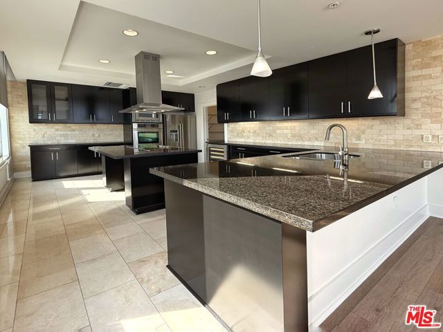 717 W Olympic Boulevard, Los Angeles CA: https://media.crmls.org/mediaz/4284a945-7ca6-4c66-977b-7a9858b76beb.jpg