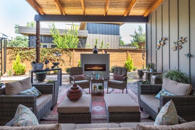 18870 Old Bridge Road, Jamestown CA: https://media.crmls.org/mediaz/4284e46e-937b-4fff-9c2a-b32b5d7e3148.jpg