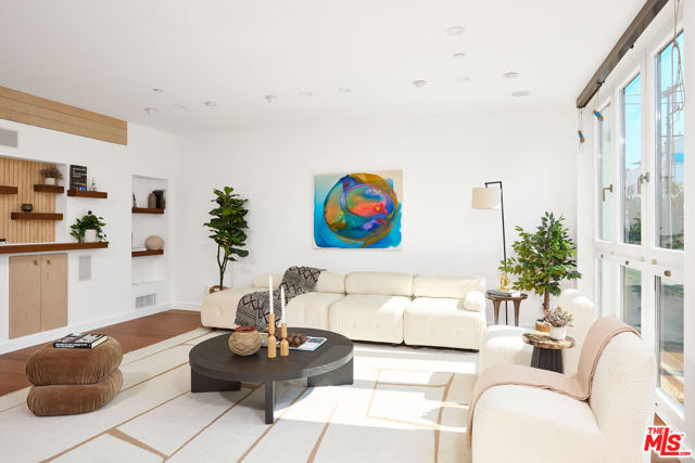 5106 Pacific Avenue, Marina del Rey CA: https://media.crmls.org/mediaz/4284ef2c-20bd-473a-9bfc-acdc42dff8bf.jpg