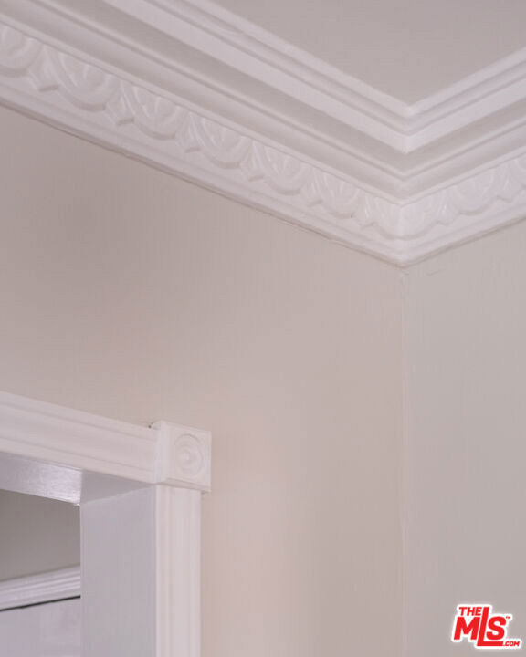 https://media.crmls.org/mediaz/4285c6ca-cf44-4436-85b7-99f7fd8584ba.jpg?preset=X-Large